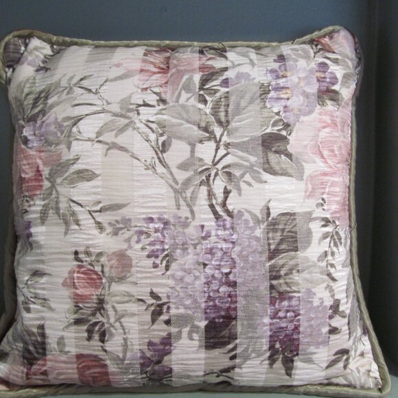 Decorative Throw Pillow Floral Purple Lilacs & Pink Mauve 14 x 14 Perfect Condtn - Picture 10 of 11